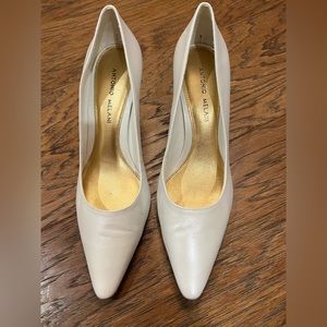 Antonio Melani white heels - perfect for a bride! Size 7.5